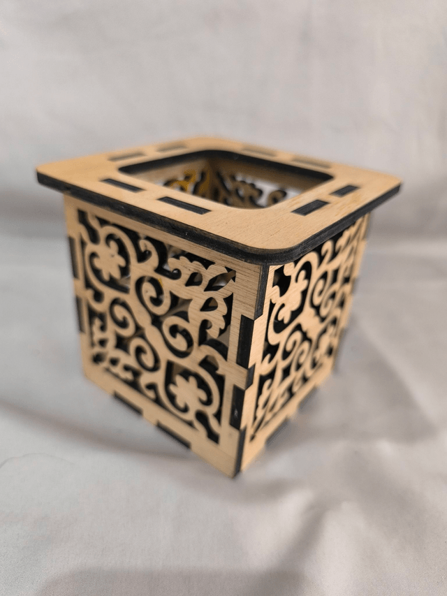 Pot à crayon ajouré