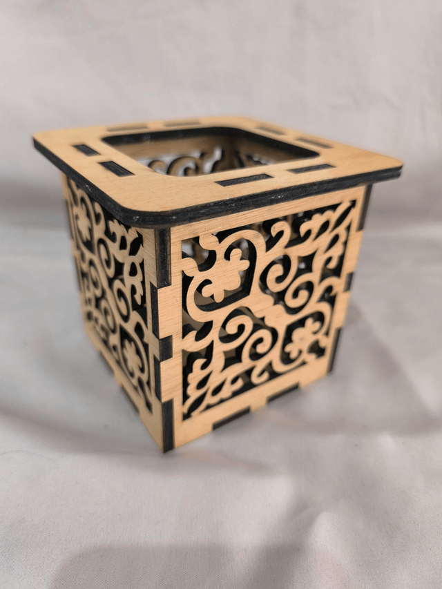 Pot à crayon ajouré