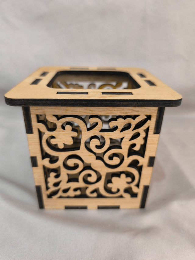Pot à crayon ajouré